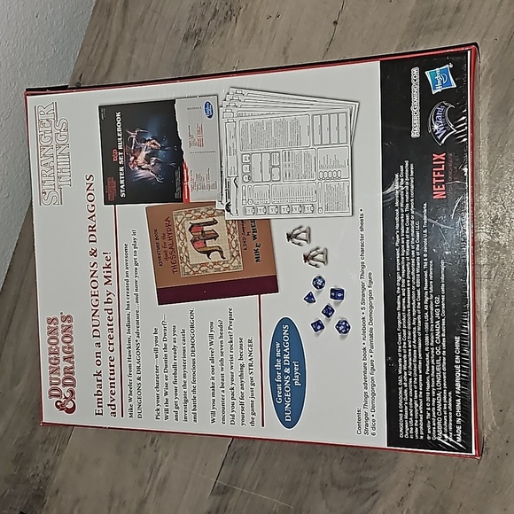 New Stranger Things Dungeons and Dragons Game - Picture 4 of 6